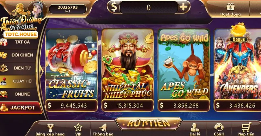 Máy đánh bạc với các biểu tượng trái cây và jackpot